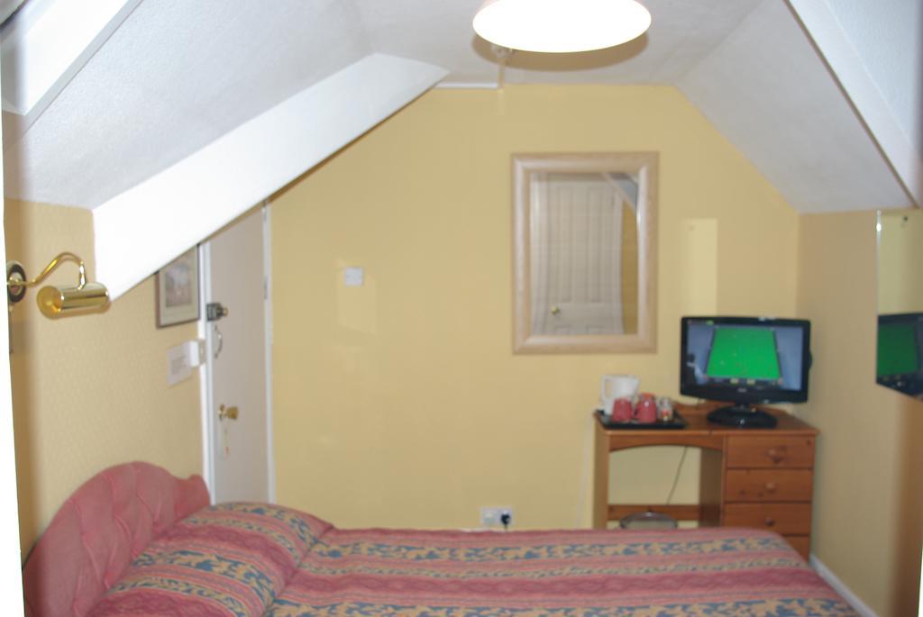 Menai Bank Hotel Карнарфон Стая снимка