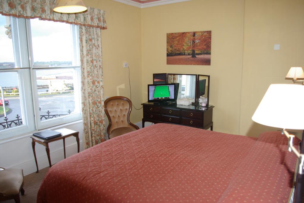 Menai Bank Hotel Карнарфон Стая снимка
